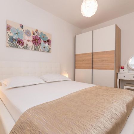 Apartmani Bonaca - 10M To The Sea Grebaštica Eksteriør bilde