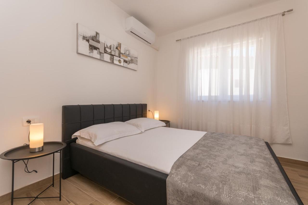 Apartmani Bonaca - 10M To The Sea Grebaštica Eksteriør bilde
